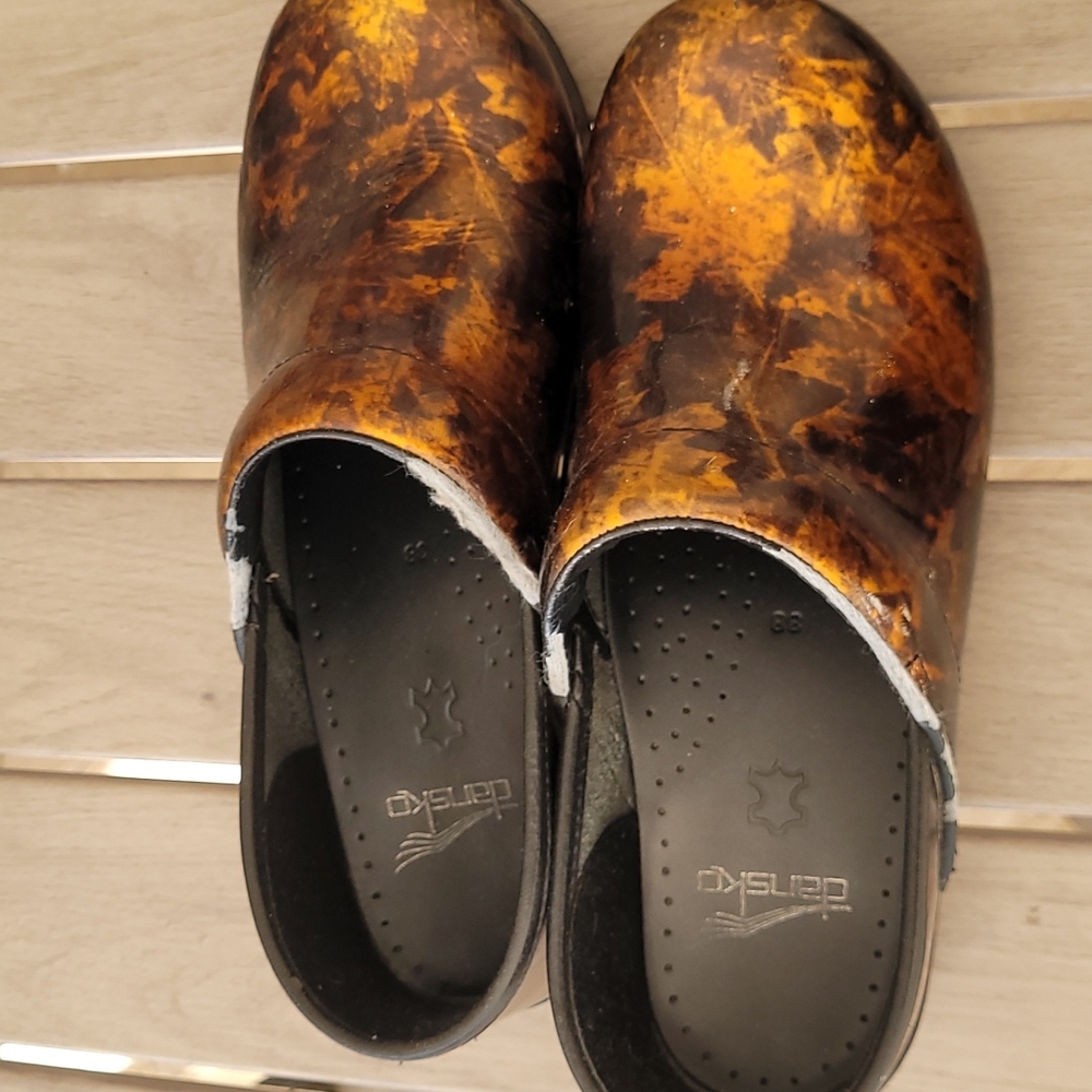 Clogs